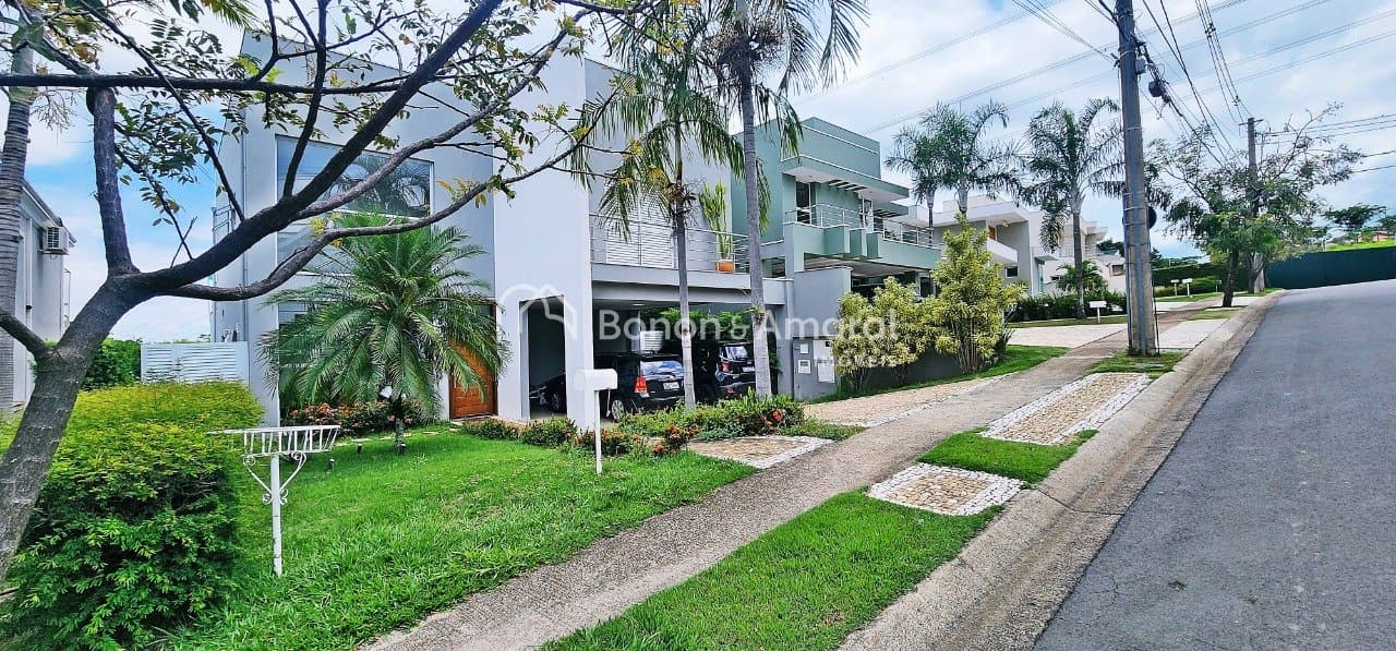 Casa em Condomínio à Venda no Parque Das Quaresmeiras em Campinas / SP