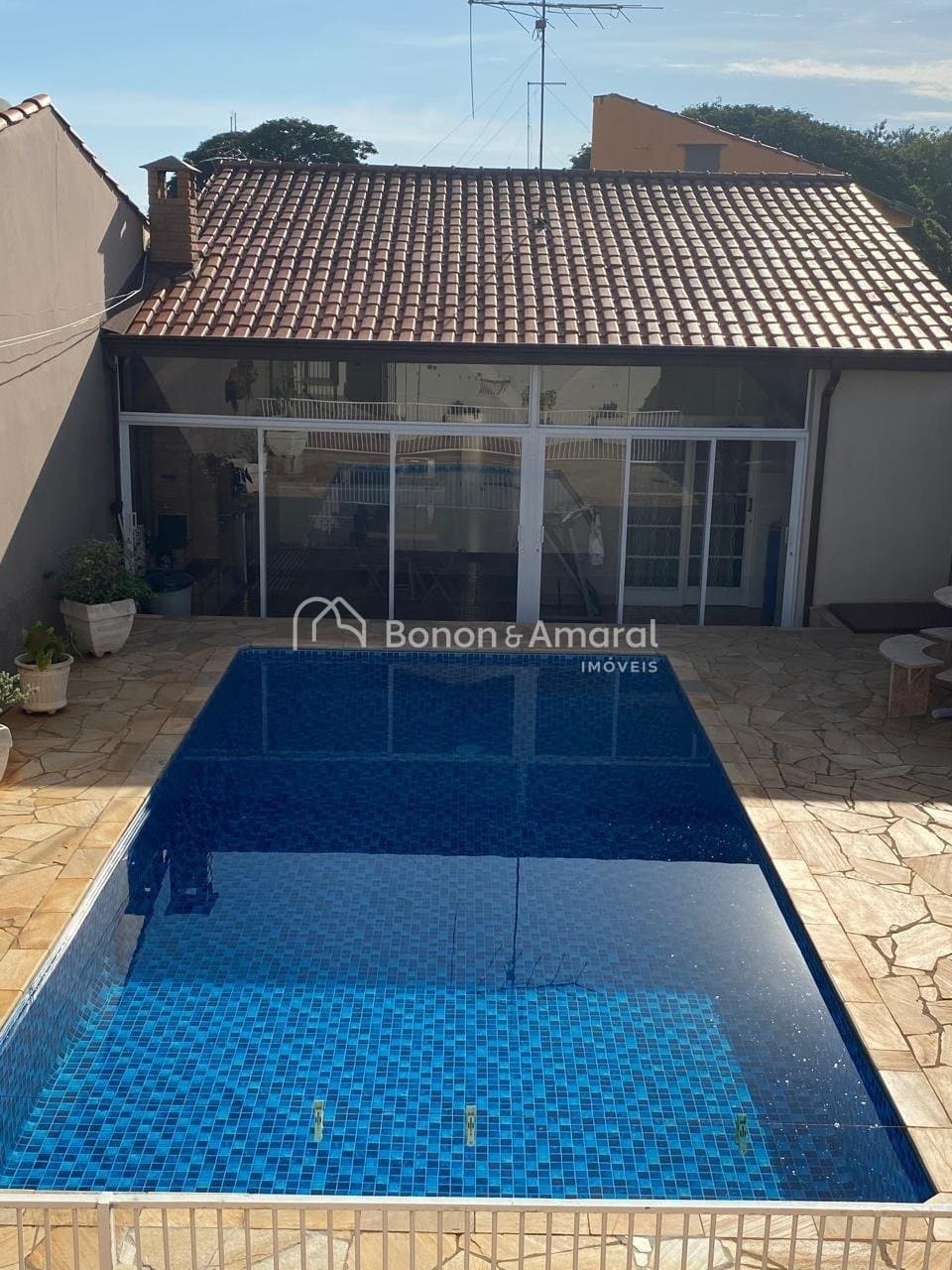 Casa à Venda - Vila Nova em Campinas / SP