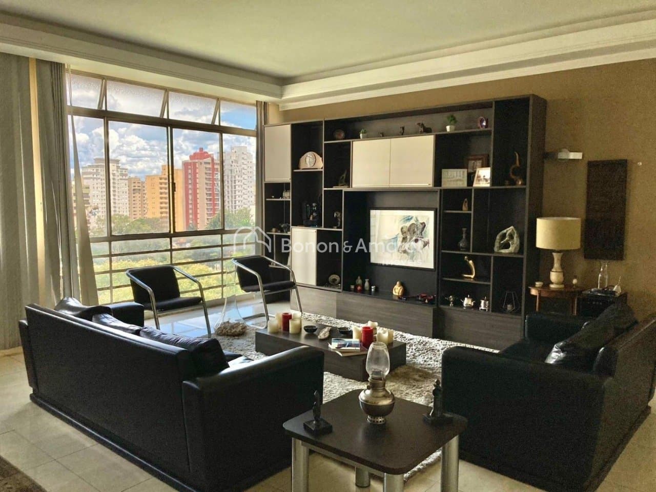 Apartamento à Venda - Cambuí em Campinas / SP