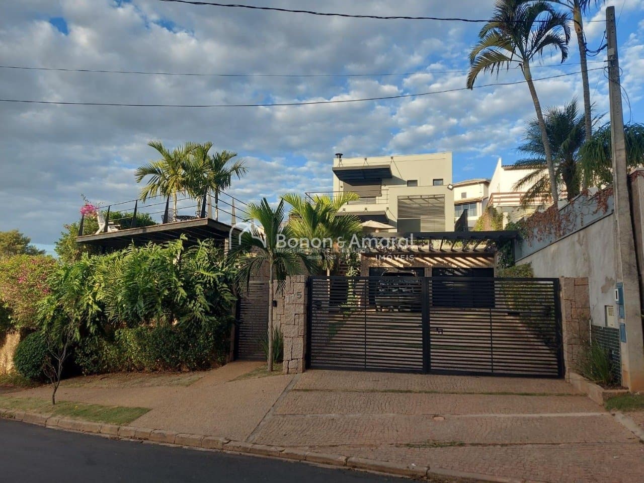 Casa em Condomínio à Venda - Loteamento Caminhos de São Conrado (Sousas) em Campinas / SP