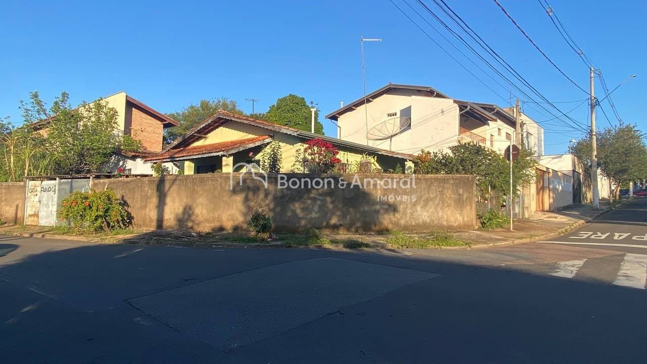 Casa à Venda - Sousas em Campinas / SP