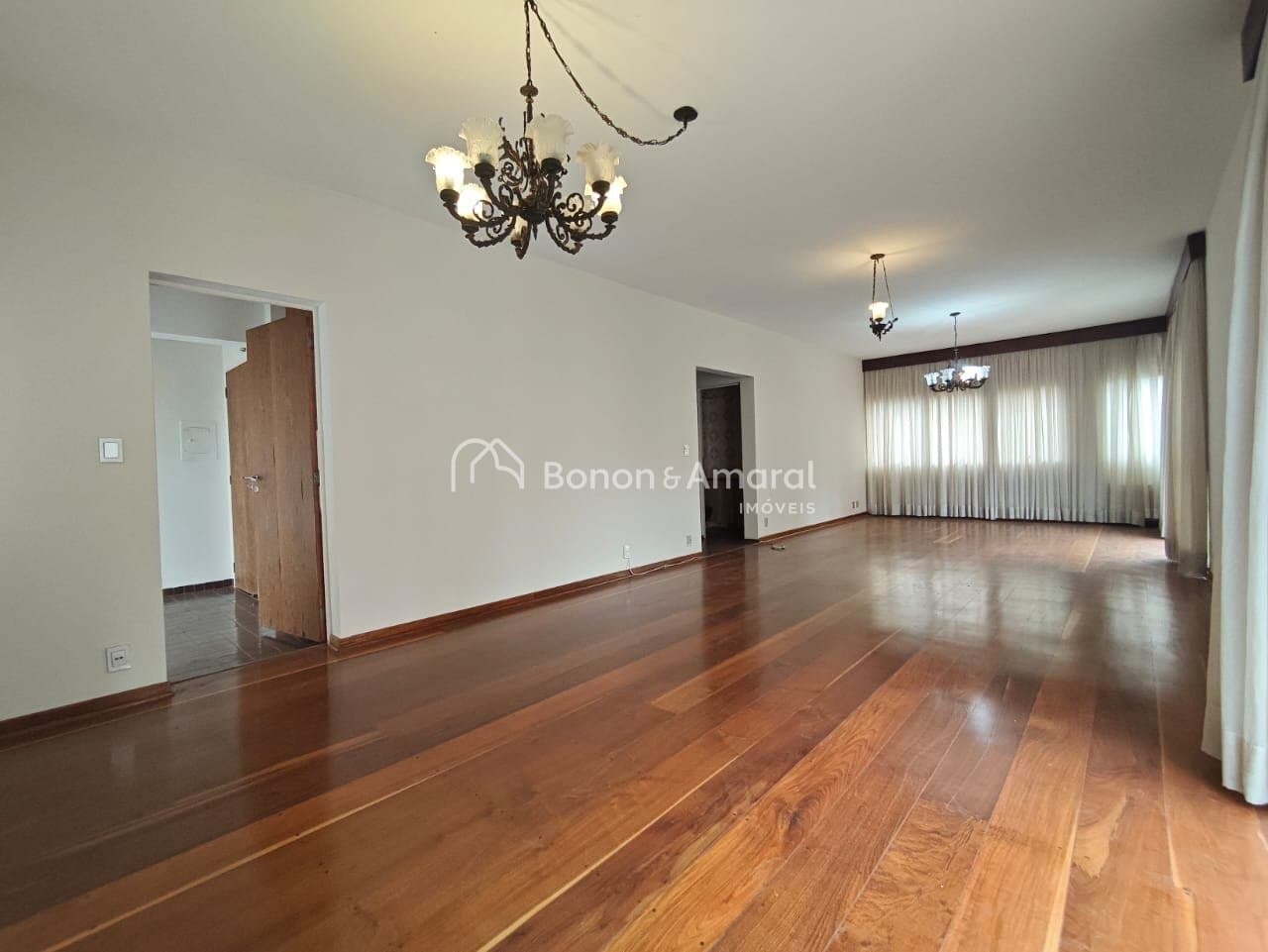 Apartamento à Venda no Cambuí em Campinas / SP