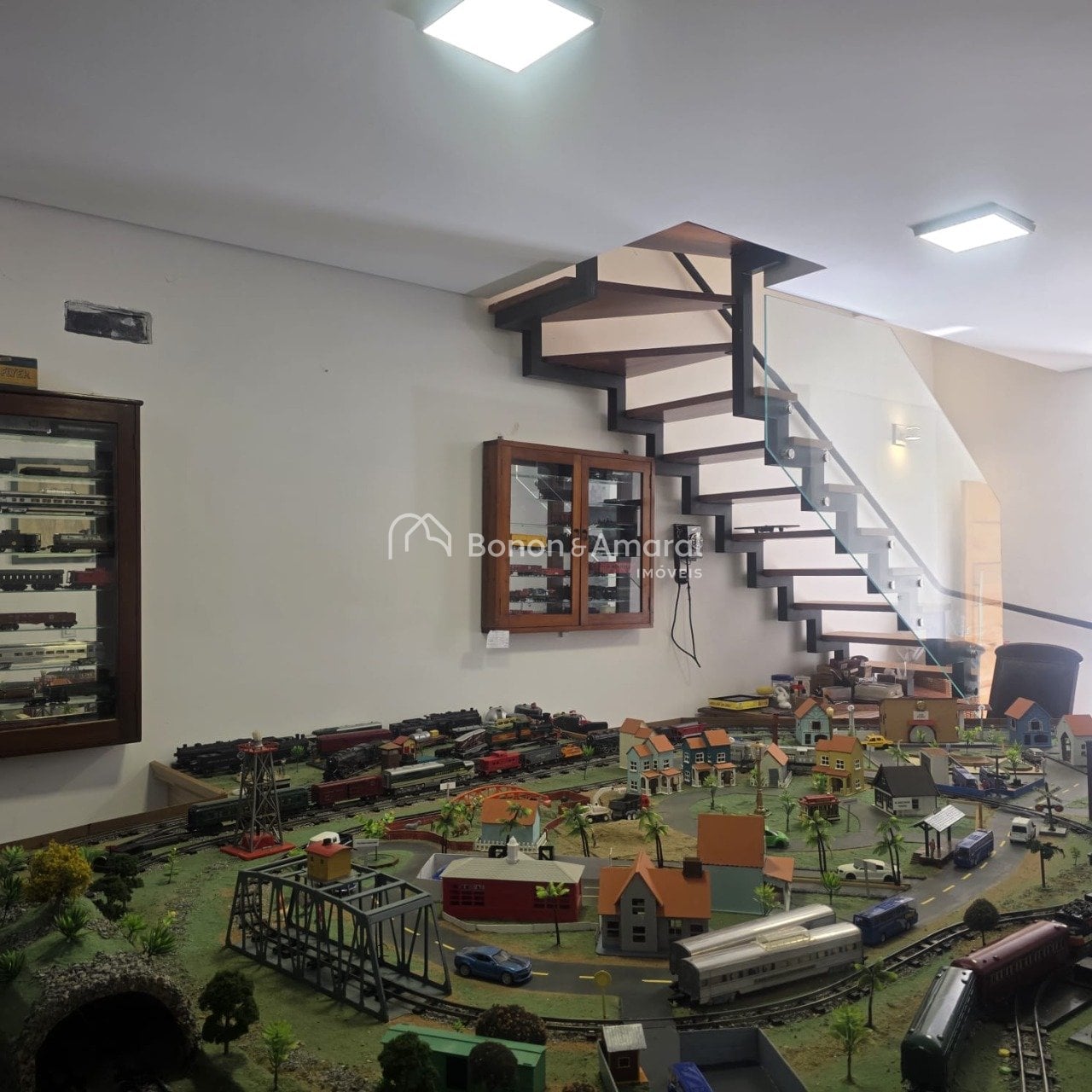 Casa em Condomínio à Venda no Bairro Das Palmeiras em Campinas / SP