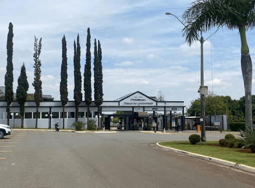 Terras do Cancioneiro: O Refúgio de Espaço e Lazer que sua Família Merece em Paulínia - O Condomínio Terras do Cancioneiro, em Paulínia, é uma das o...