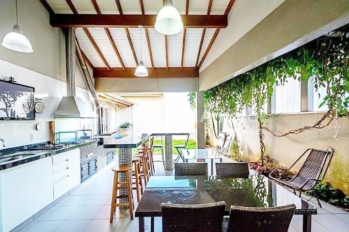 Casa em Condomínio à Venda - Parque Das Quaresmeiras em Campinas / SP