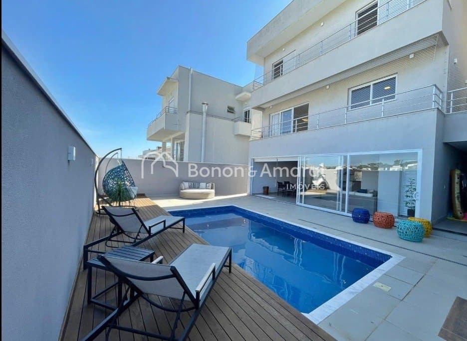 Casa em Condomínio à Venda - Pinheiro em Valinhos / SP