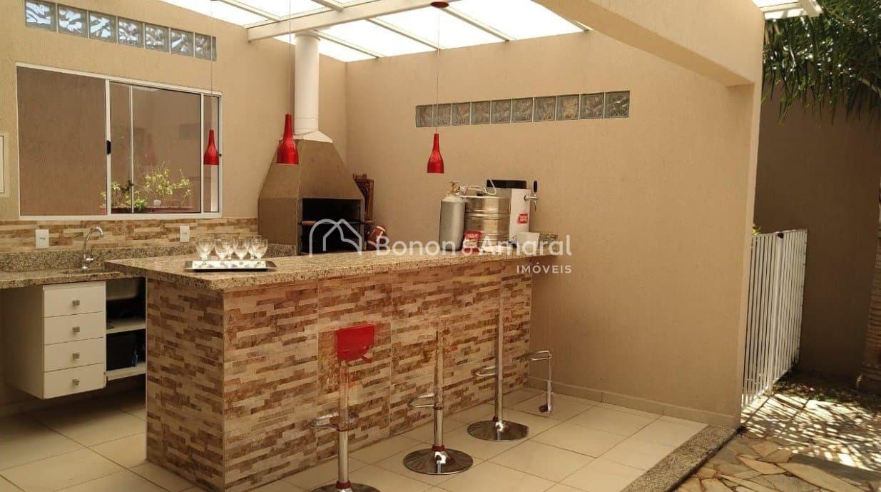Casa em Condomínio à Venda - Pinheiro em Valinhos / SP