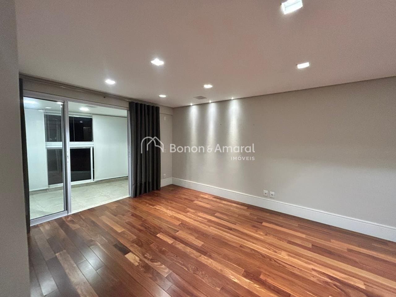 Apartamento à Venda - Cambuí em Campinas / SP