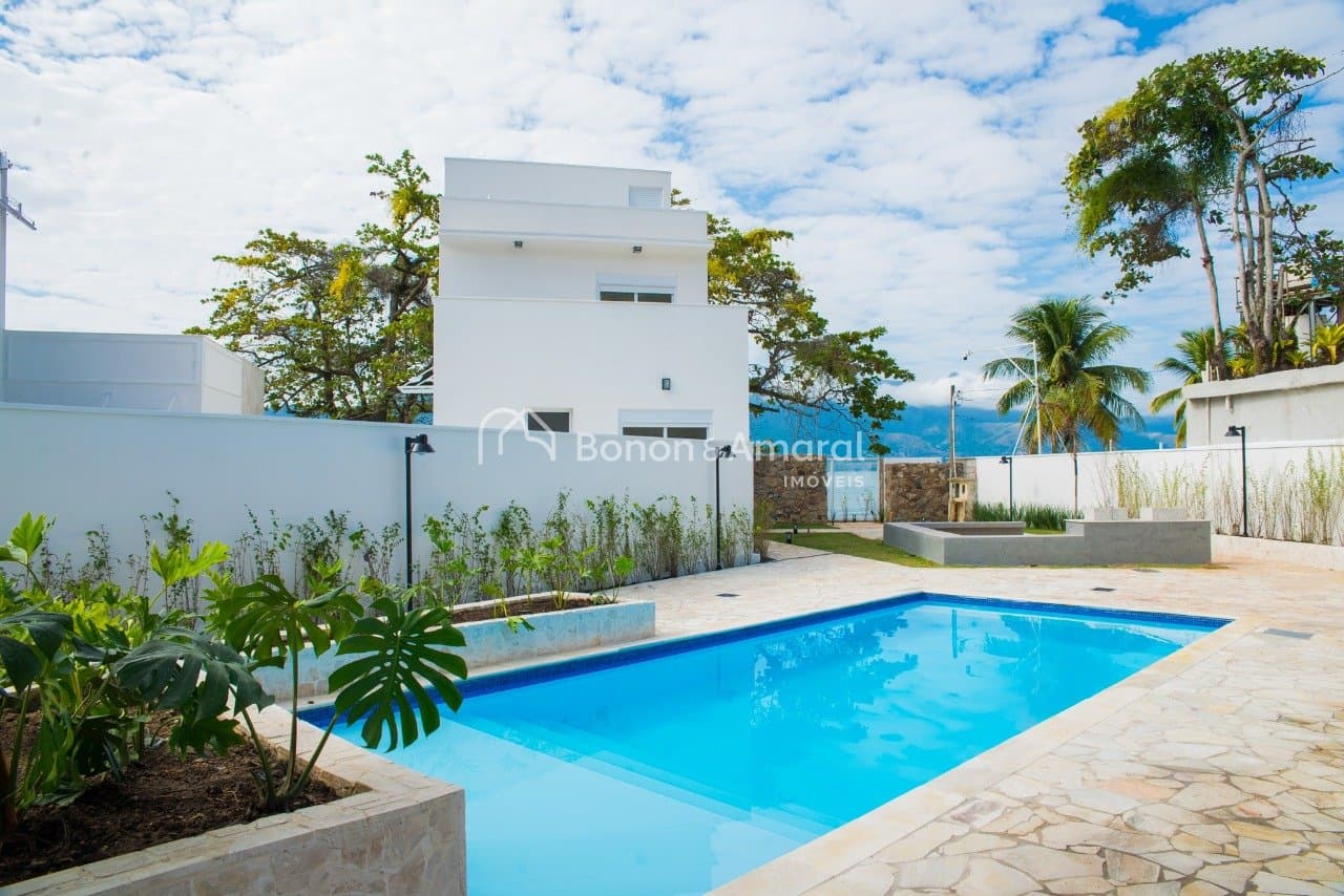 Casa em Condomínio à Venda no Cigarras em São Sebastião / SP