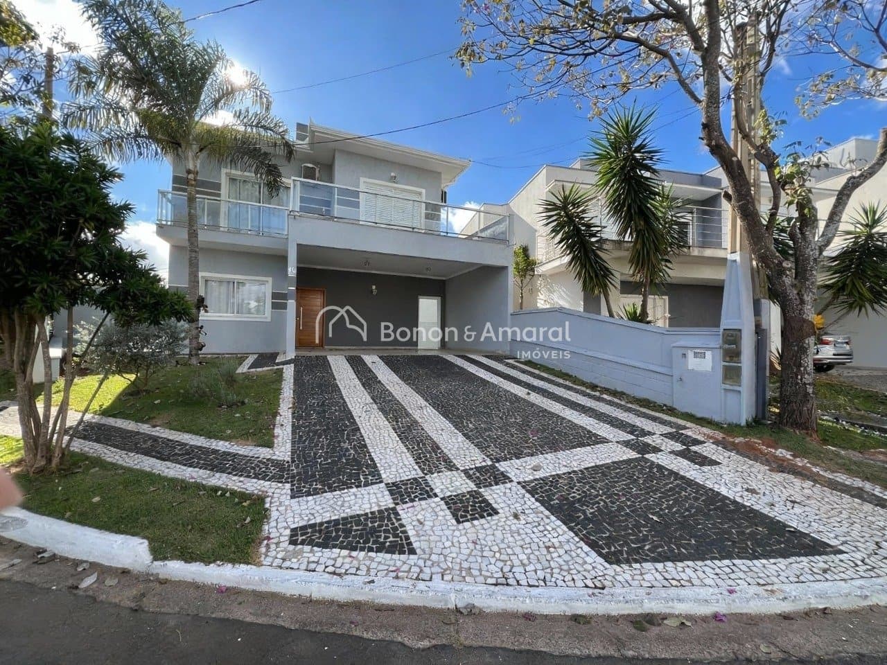 Casa em Condomínio à Venda - em