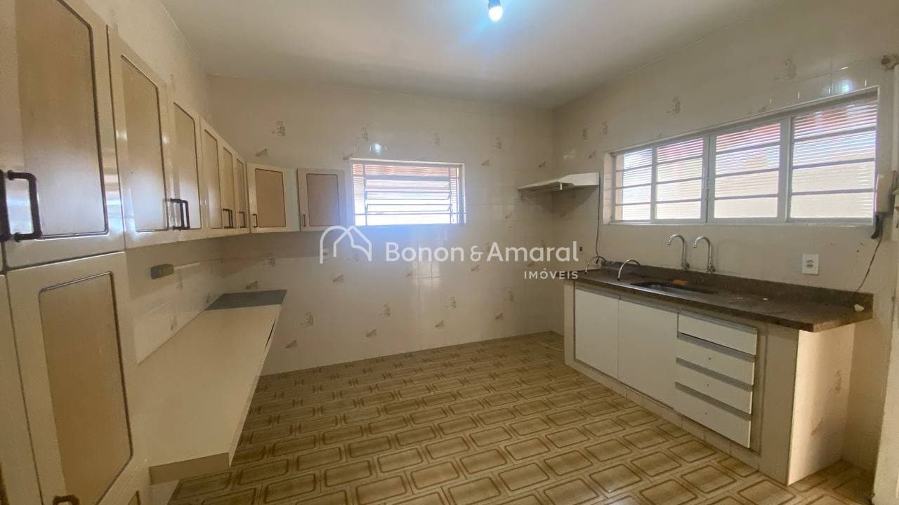 Casa à Venda - Sousas em Campinas / SP