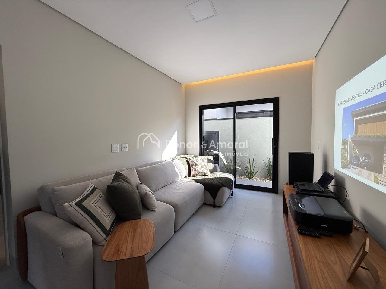 Casa em Condomínio à Venda - em