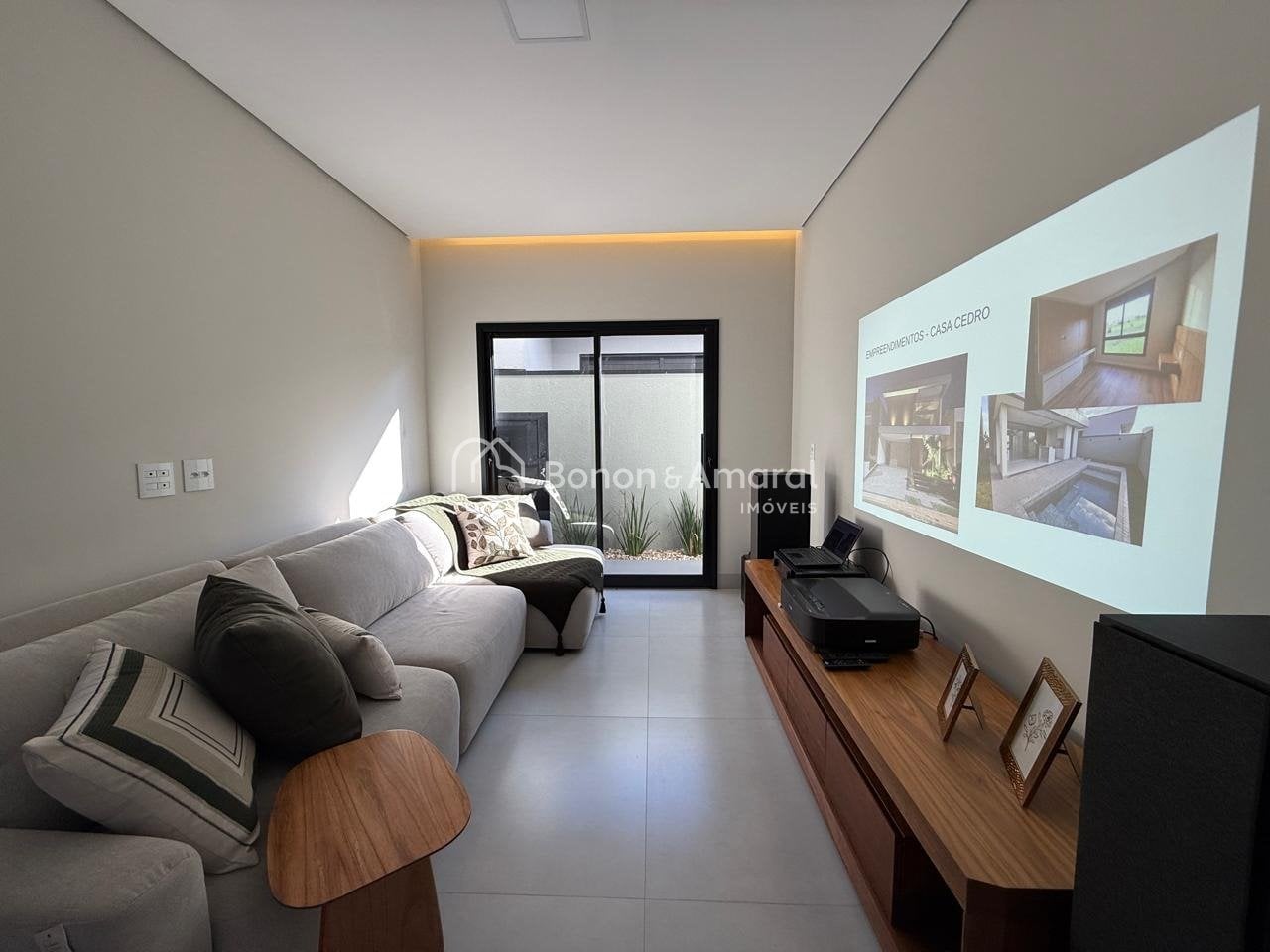 Casa em Condomínio à Venda - em