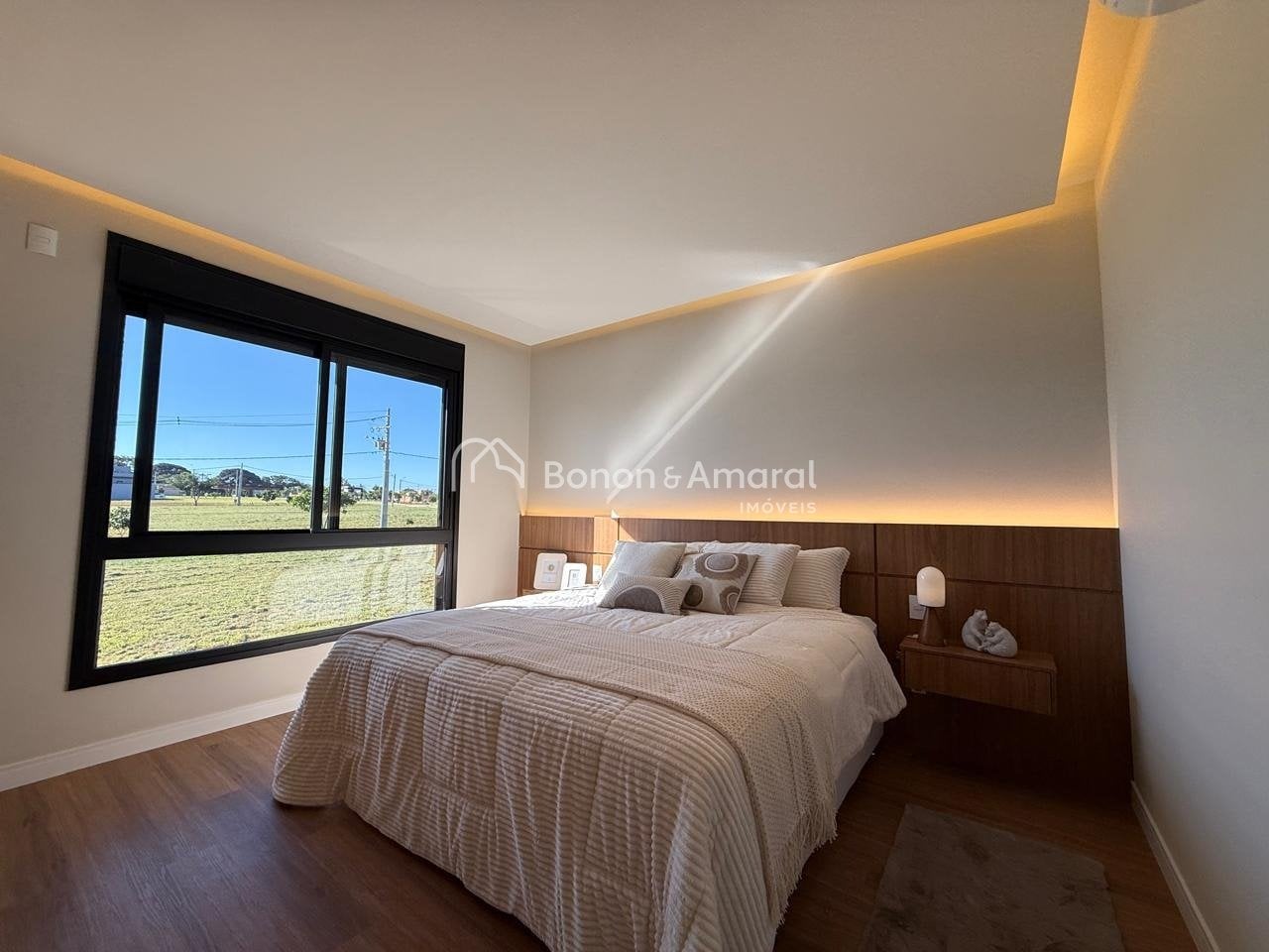 Casa em Condomínio à Venda - em