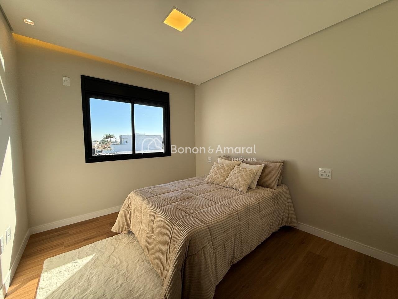 Casa em Condomínio à Venda - em