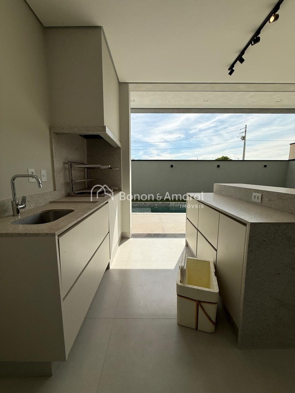 Casa em Condomínio à Venda - em