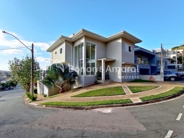 Casa em Condomínio à Venda - Pinheiro em Valinhos / SP