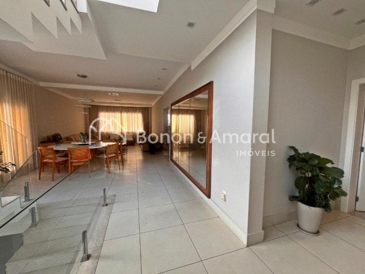 Casa em Condomínio à Venda - Pinheiro em Valinhos / SP