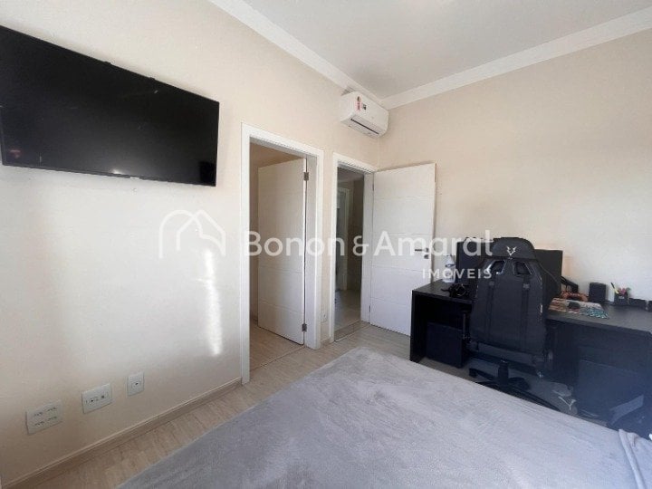 Casa em Condomínio à Venda - Pinheiro em Valinhos / SP