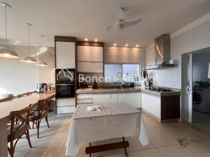 Casa em Condomínio à Venda - Pinheiro em Valinhos / SP