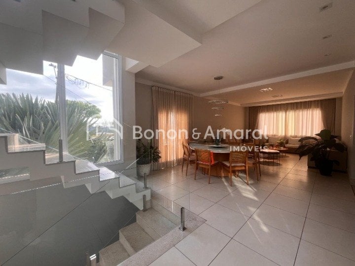 Casa em Condomínio à Venda - Pinheiro em Valinhos / SP