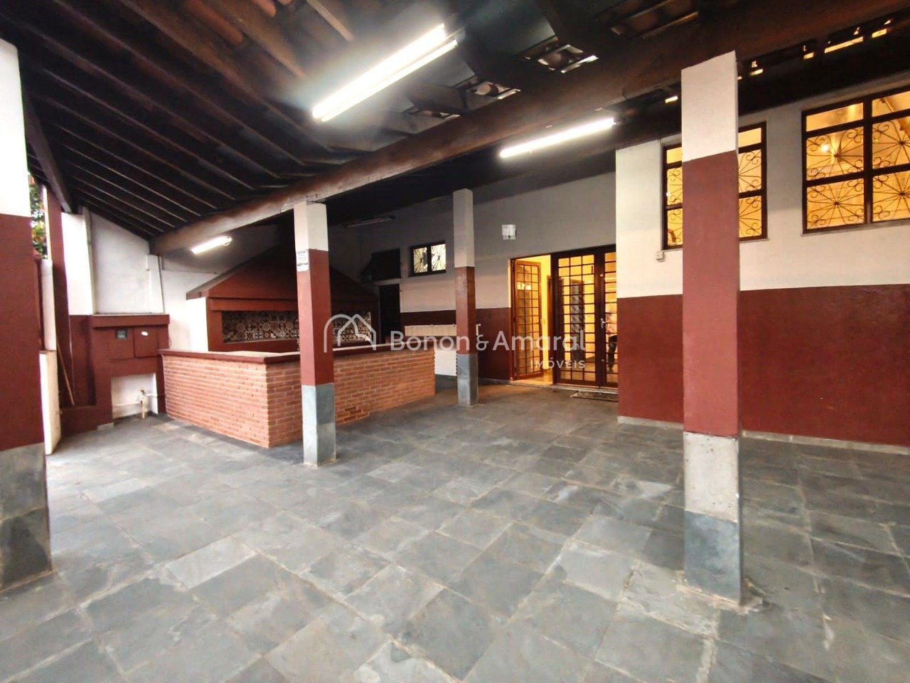 Casa comercial à Venda - Jardim Bandeirantes em Campinas / SP