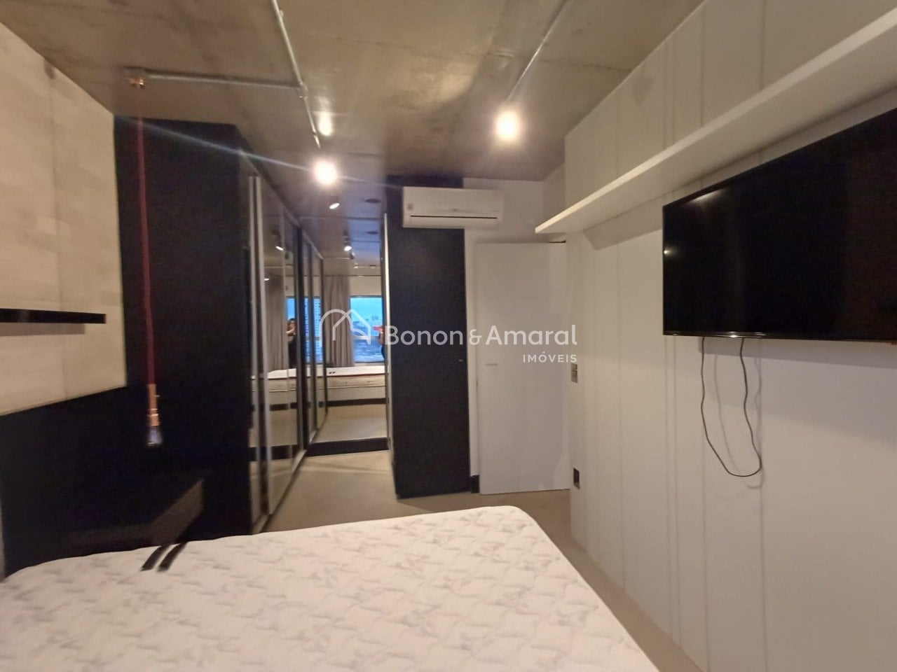 Apartamento à Venda - Cambuí em Campinas / SP