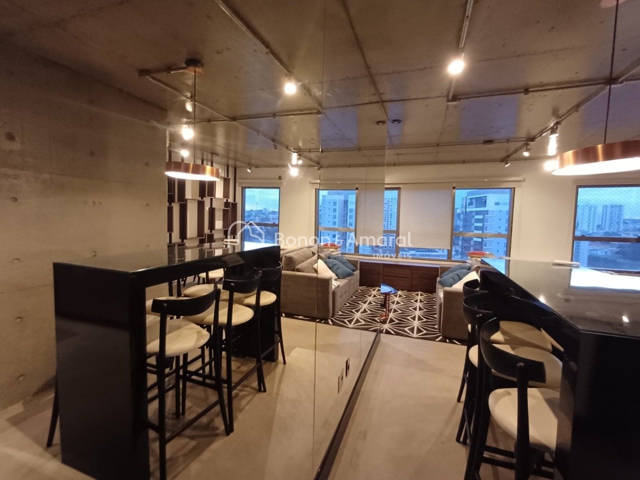 Apartamento à Venda - Cambuí em Campinas / SP