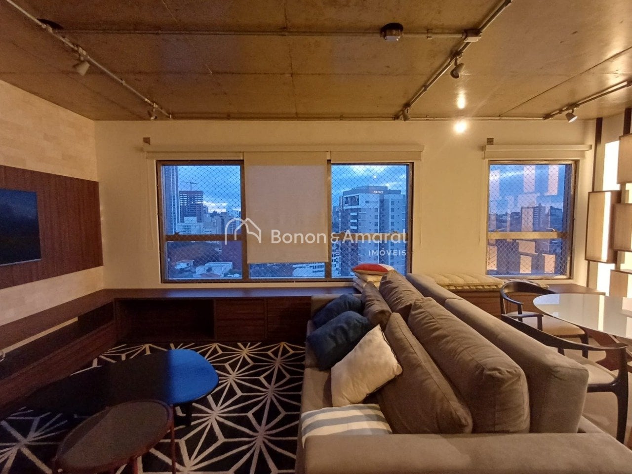Apartamento à Venda - Cambuí em Campinas / SP