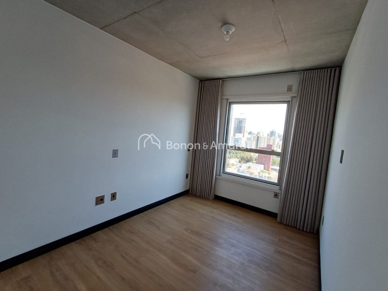Apartamento à Venda - Cambuí em Campinas / SP