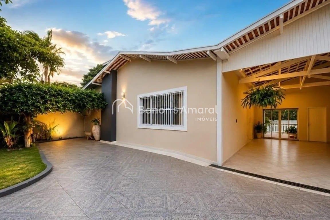 Casa à Venda - Jardim das Paineiras em Campinas / SP