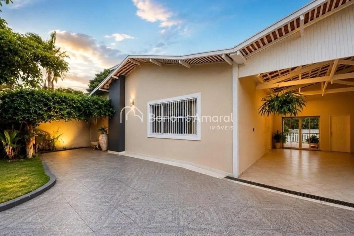 Casa à Venda - Jardim das Paineiras em Campinas / SP