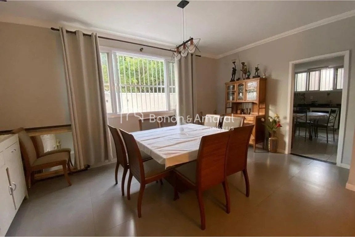 Casa à Venda - Jardim das Paineiras em Campinas / SP