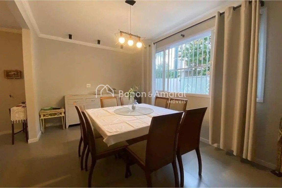 Casa à Venda - Jardim das Paineiras em Campinas / SP