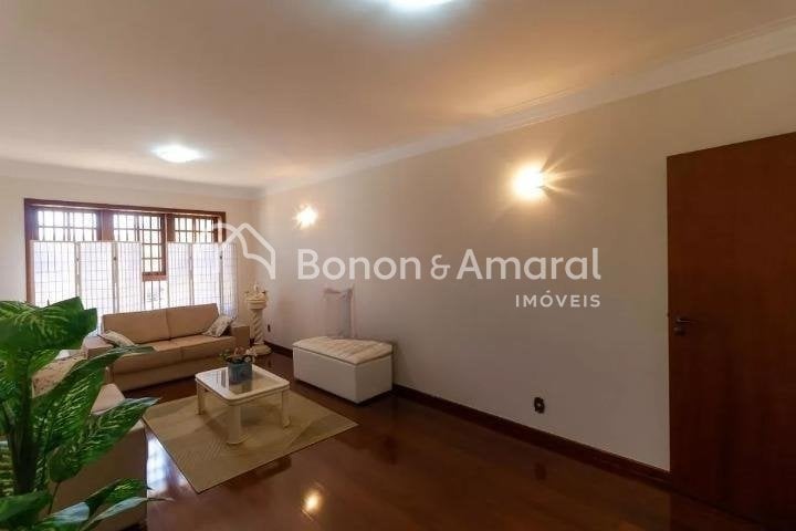 Casa à Venda - Vila Nogueira em Campinas / SP