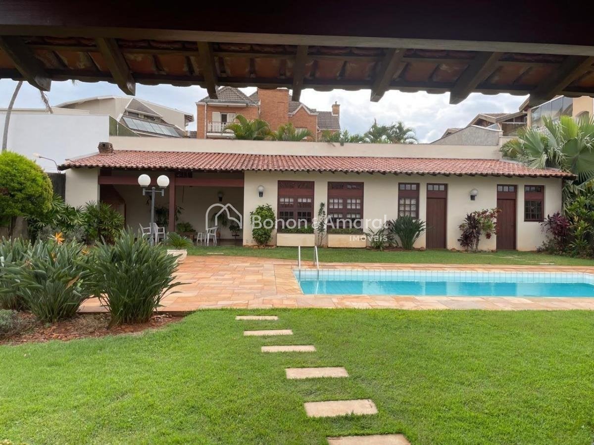Casa à Venda - Chácara Primavera em Campinas / SP