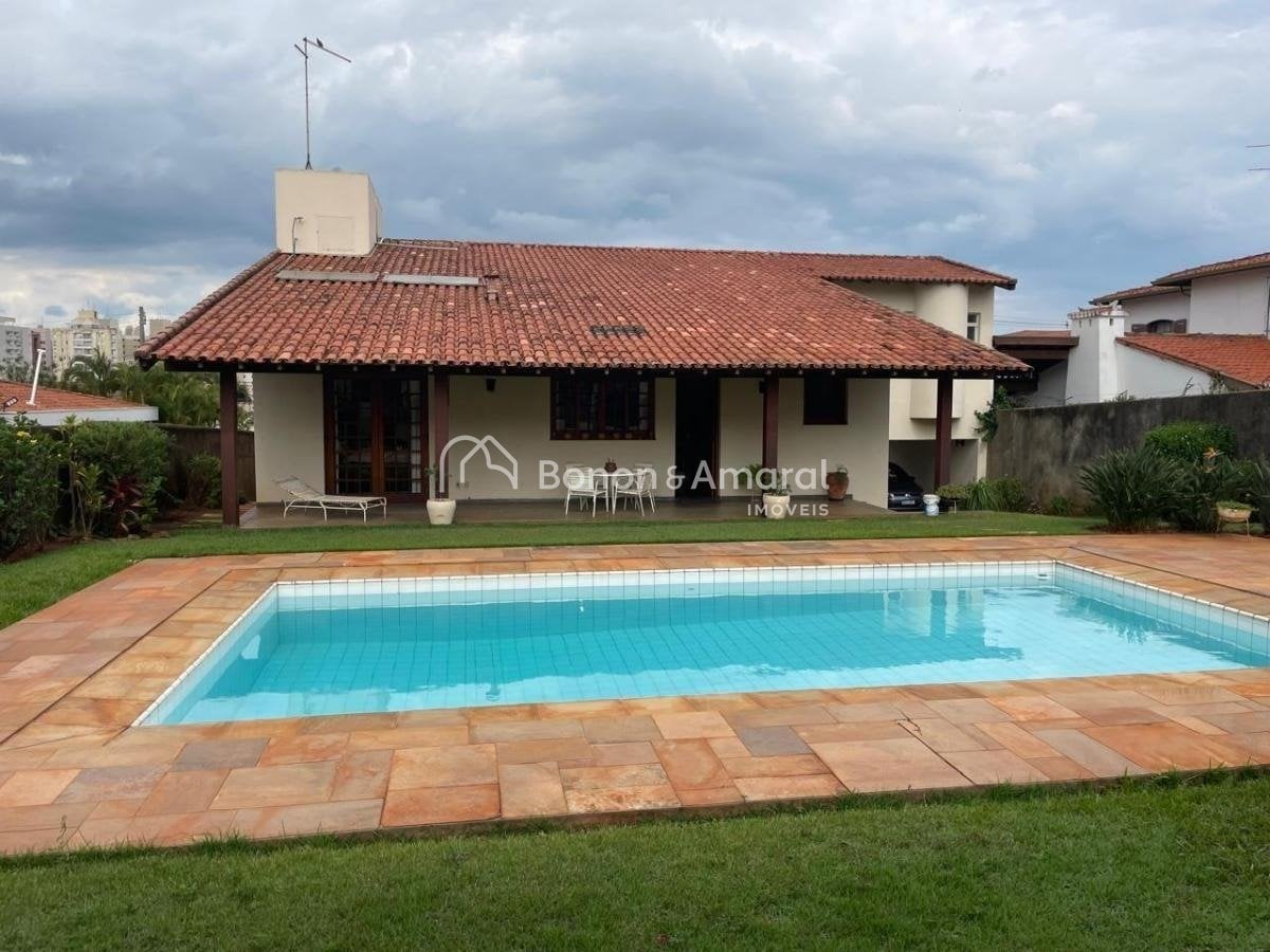 Casa à Venda - Chácara Primavera em Campinas / SP
