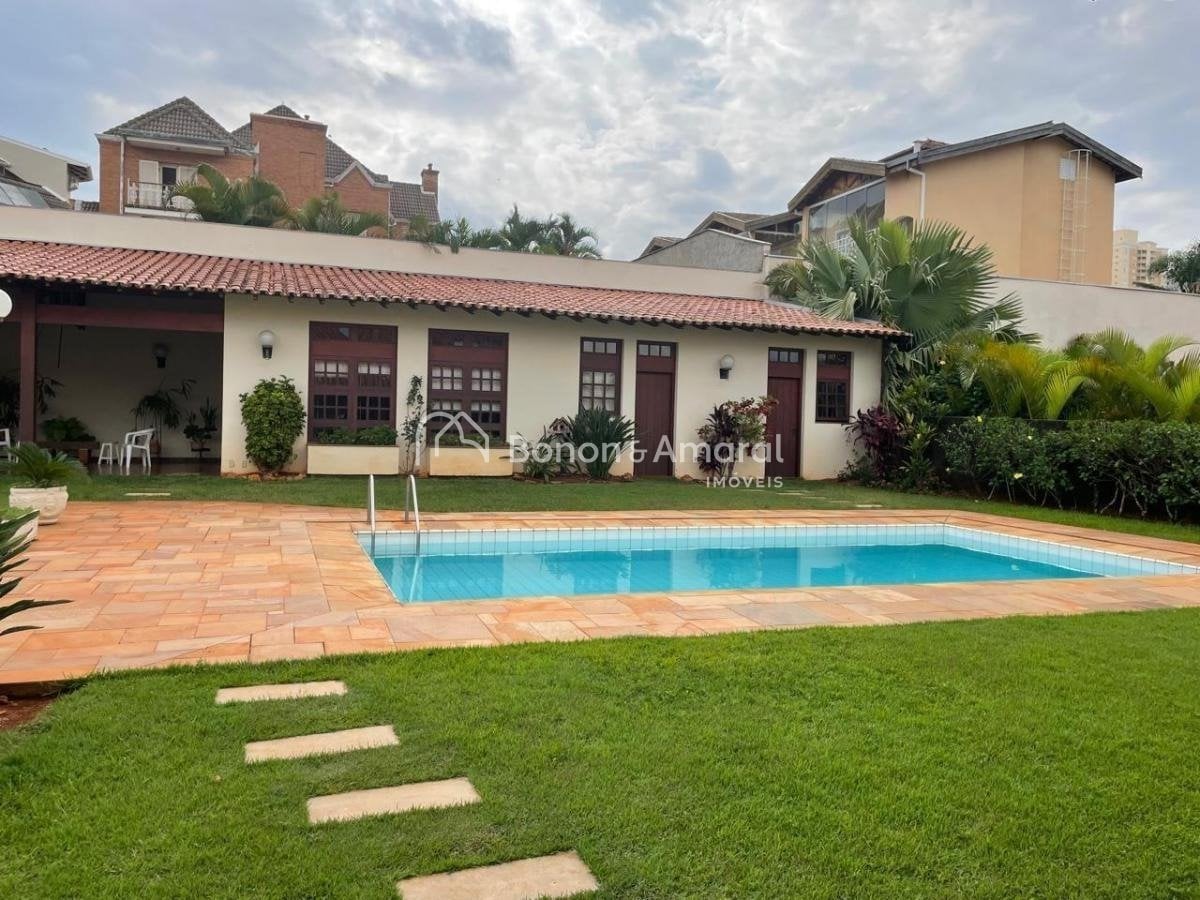 Casa à Venda - Chácara Primavera em Campinas / SP
