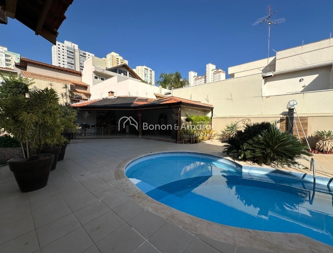 Casa à Venda - Mansões Santo Antônio em Campinas / SP