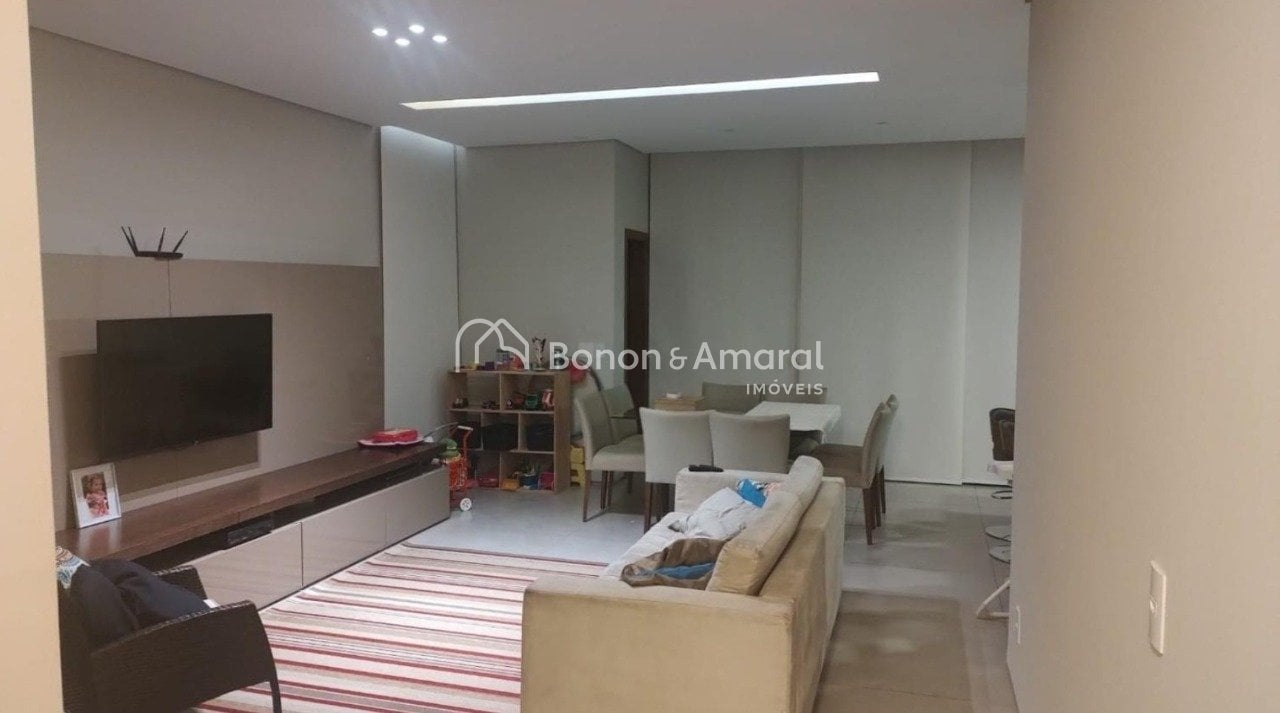 Casa em Condomínio à Venda - Pinheiro em Valinhos / SP