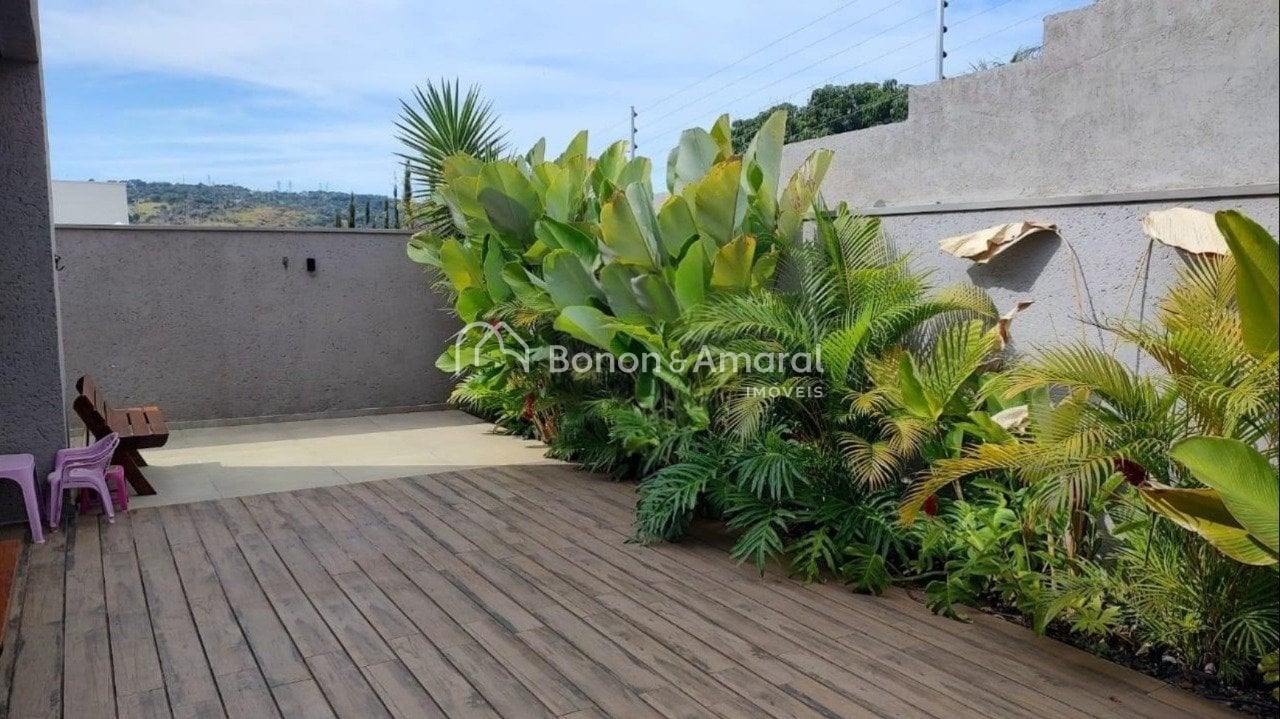 Casa em Condomínio à Venda - Pinheiro em Valinhos / SP