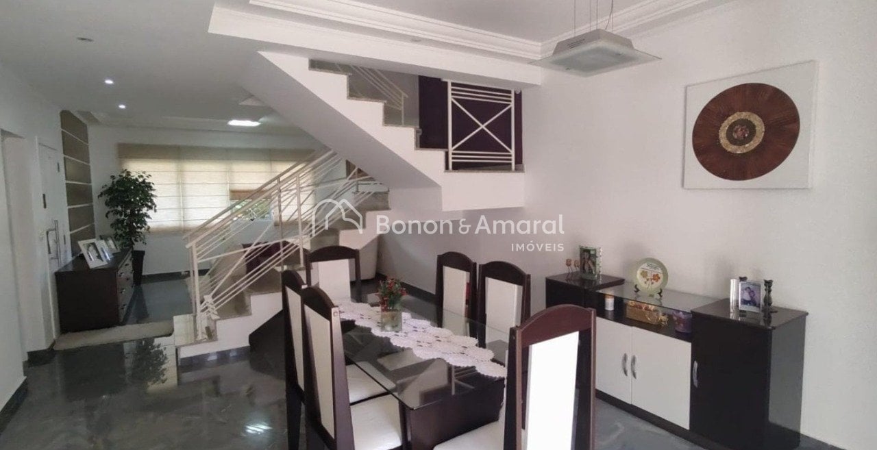 Casa em Condomínio à Venda - Roncáglia em Valinhos / SP
