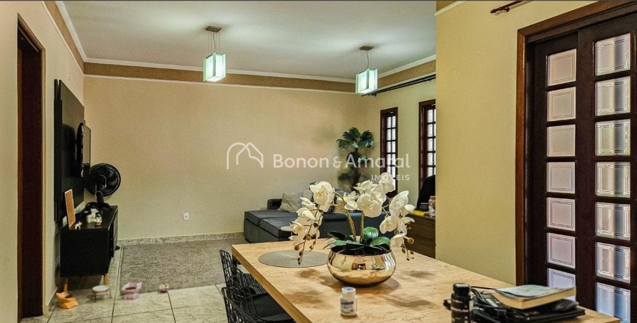 Casa em Condomínio à Venda - Roncáglia em Valinhos / SP