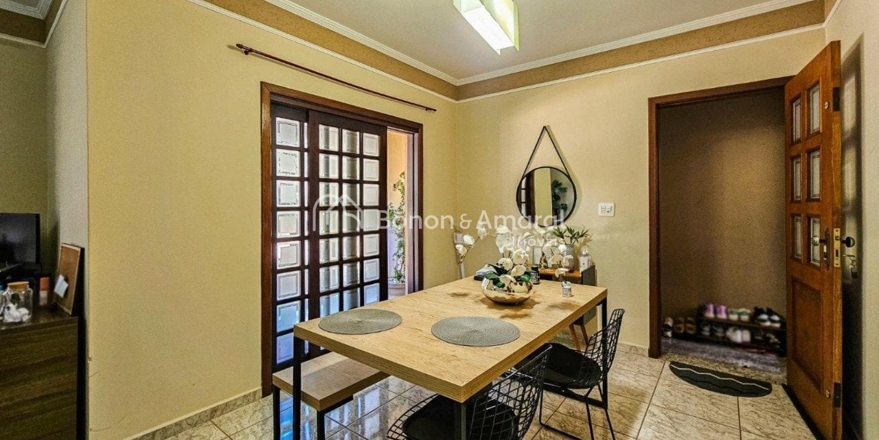 Casa em Condomínio à Venda - Roncáglia em Valinhos / SP