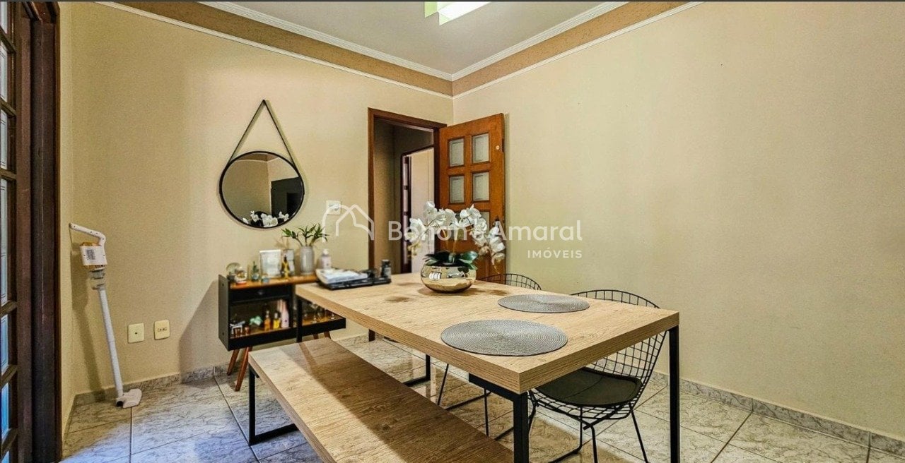 Casa em Condomínio à Venda - Roncáglia em Valinhos / SP
