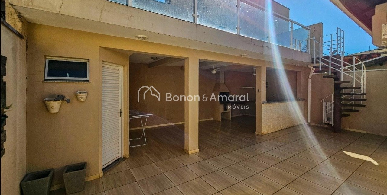 Casa em Condomínio à Venda - Roncáglia em Valinhos / SP