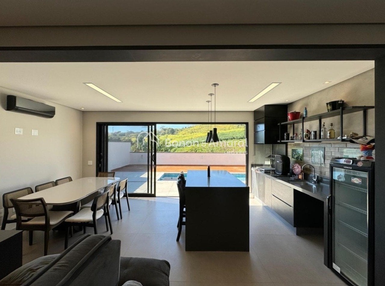 Casa em Condomínio à Venda - Roncáglia em Valinhos / SP