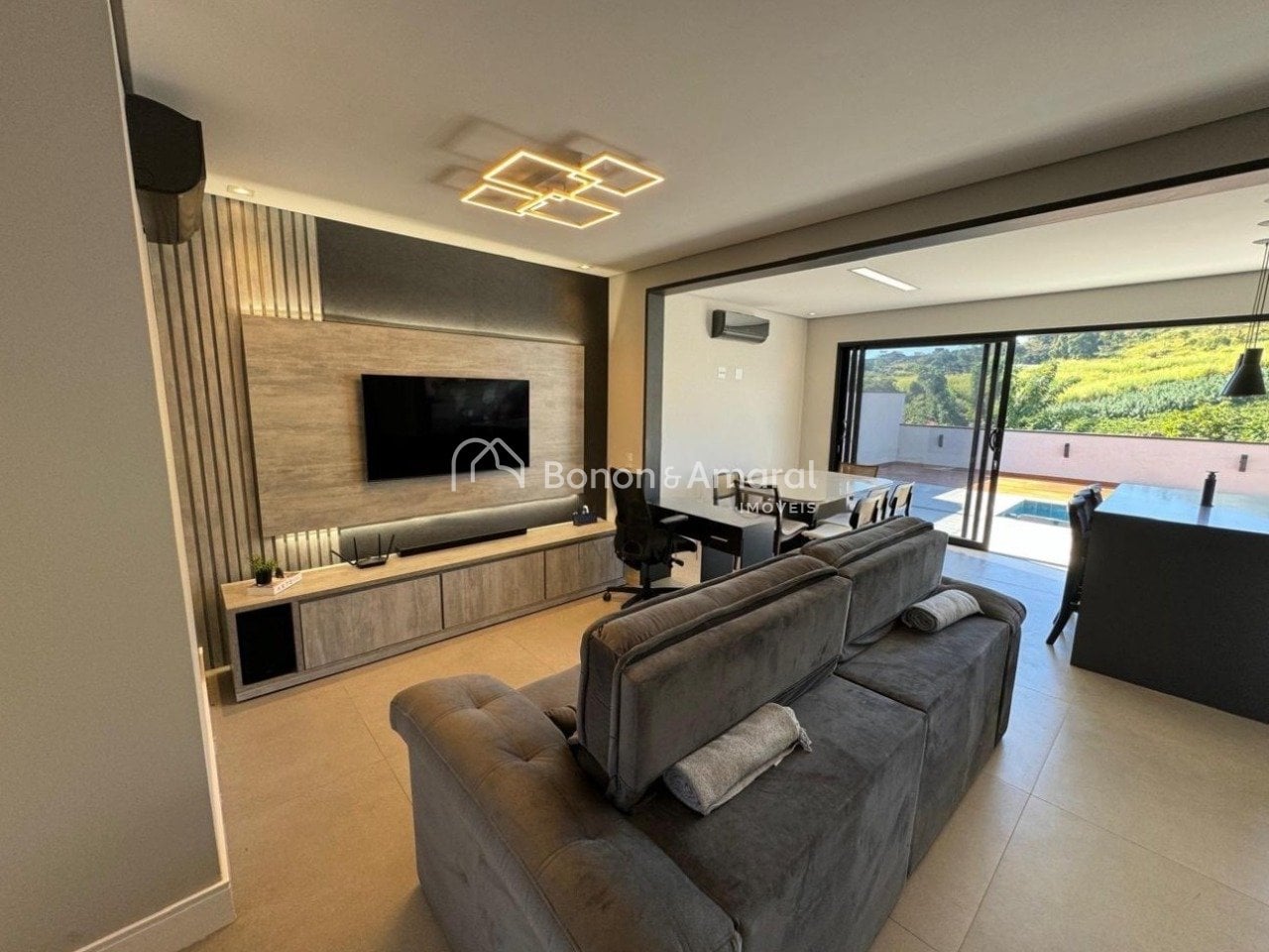 Casa em Condomínio à Venda - Roncáglia em Valinhos / SP