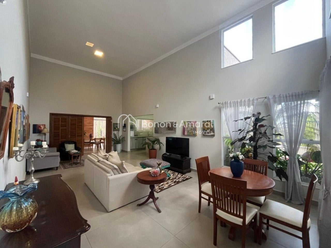 Casa em Condomínio à Venda - Chácaras Silvânia em Valinhos / SP