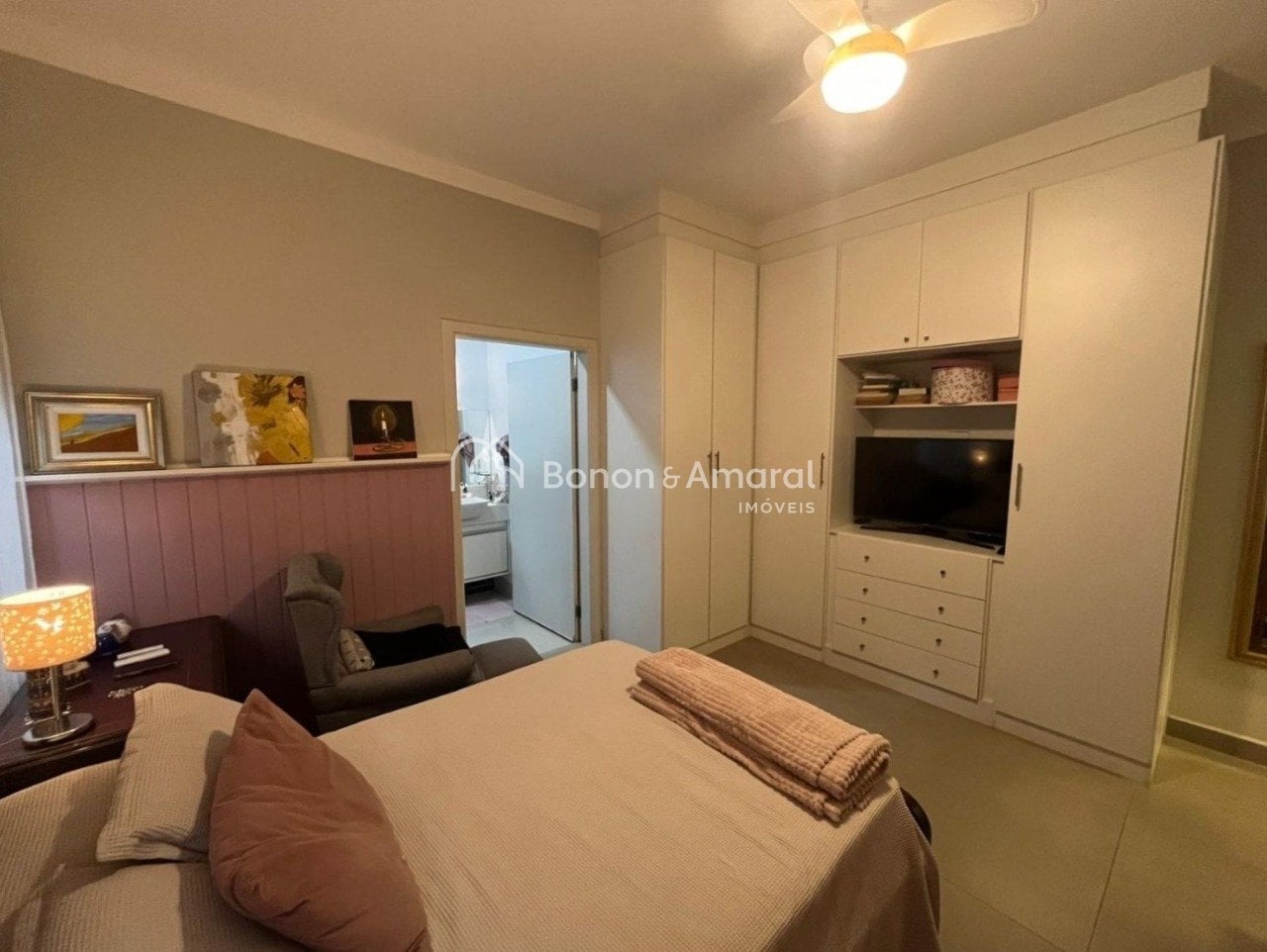 Casa em Condomínio à Venda - Chácaras Silvânia em Valinhos / SP